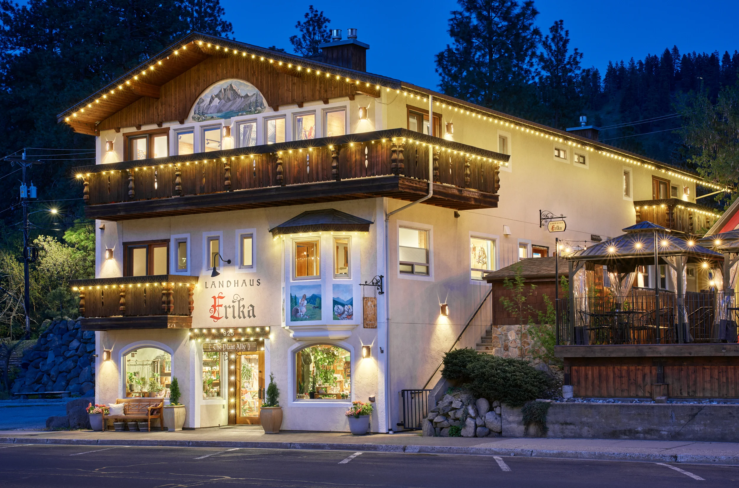 Landhaus Erika Building at night