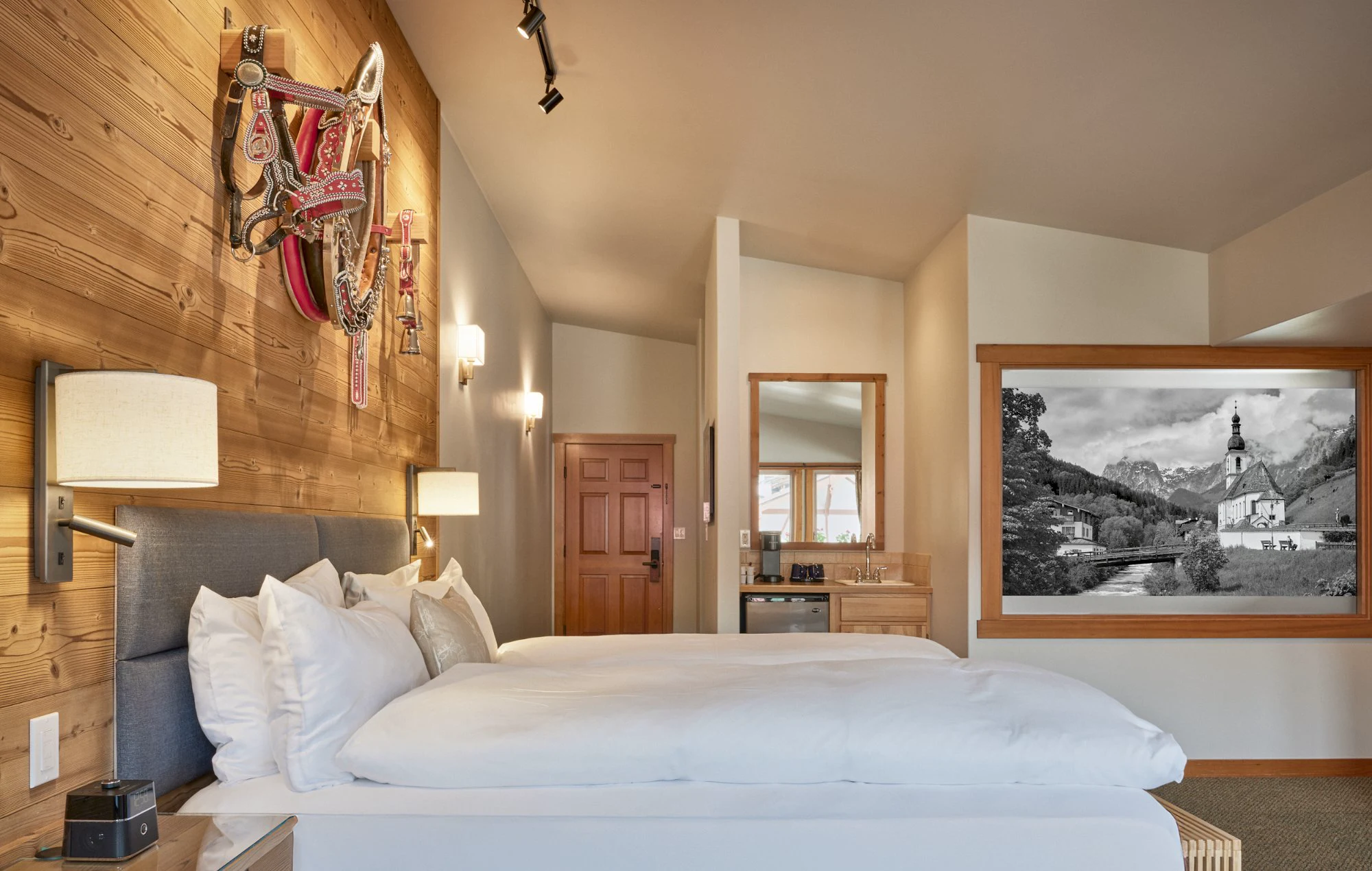 Summer Suite vaulted ceiling with king bed